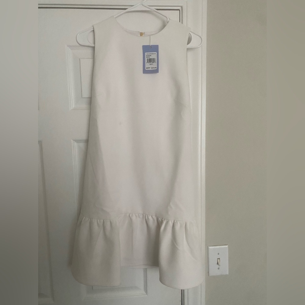 Beautiful white Sail to Sable dress. Great for bridal showers.
